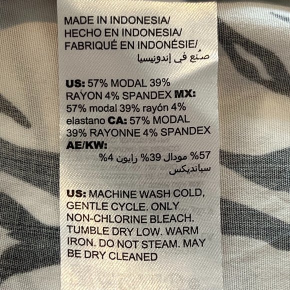 Zebra Print Button-Down + Pockets Top Chico's - Picture 6 of 6